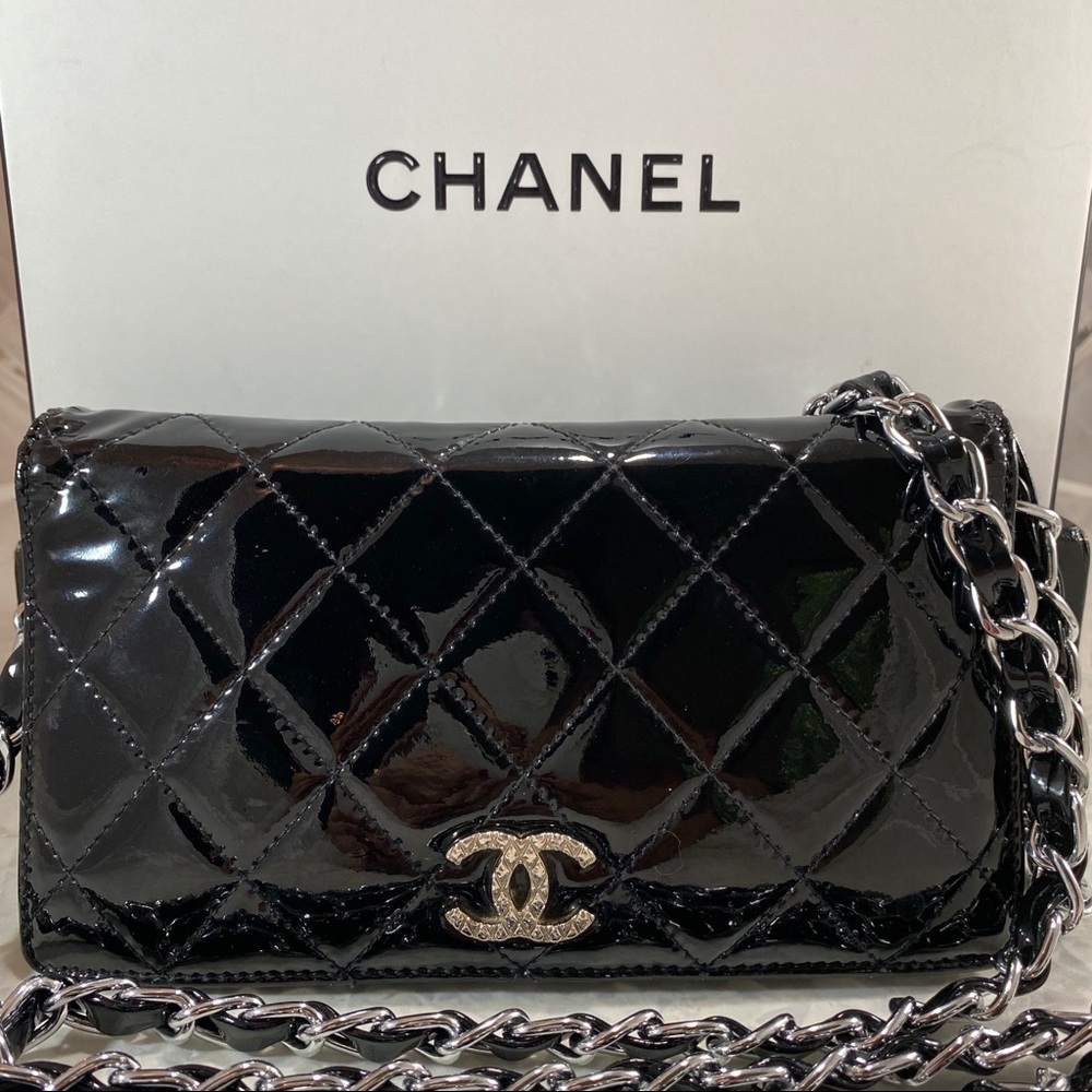 ⭐️CHANEL⭐️ Matrasse Patent Leather Wallet on Chain